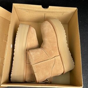 New/Never Worn Classic Mini Platform Chestnut Uggs
